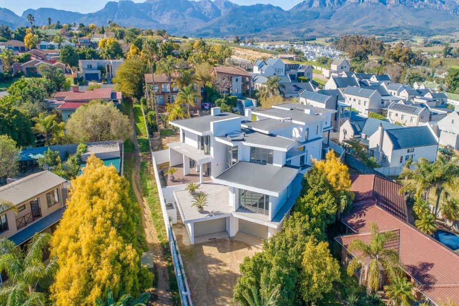 10 Bedroom Property for Sale in Berg En Dal Western Cape